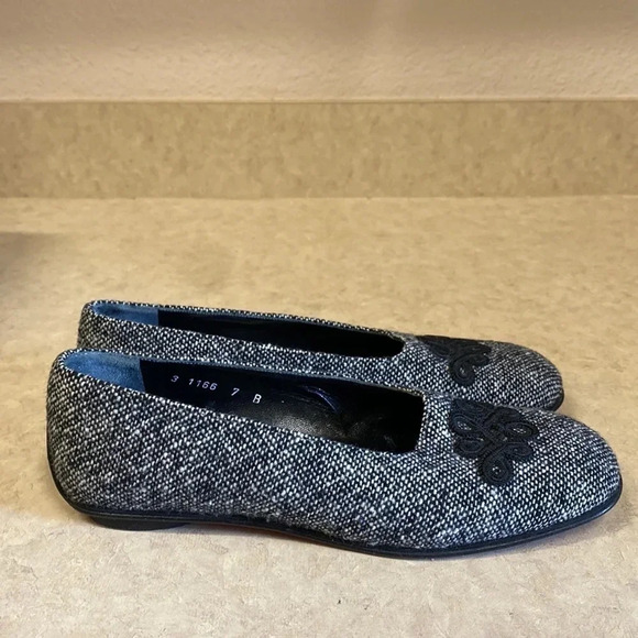Pancaldi Gray Tweed Made in Italy Appliquéd Flats - Picture 7 of 11